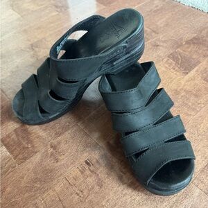 Dansko Black Strappy Wedge Sandals clogs - Women’s, size EU 38 (US 7.5)